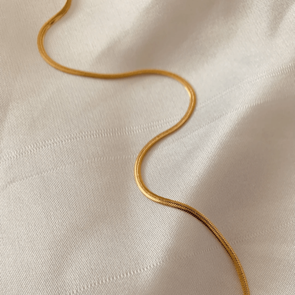 18k Gold Thin Herringbone Necklace - The Smart Minimalist